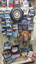 HOTWHEELS HOTWHEELS HOTWHEELS HOT WHEELS HOT WHEELS CASES, DIE CAST MARVEL, 1968 CASE, MATCHBOX JOHNNY LIGHTING SPEED RACER MUSCLE MACHINES. 