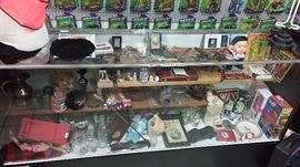 UNIQUE ITEMS, HARD TO FIND AND FUN, PATCHES FREDDY KRUGER COSTUME FULL SET BESIDES LEFT HAND,HAS IT ALL. VASES KNIFES SIGNS BANKS GAMES TOKENS KEY CHAINS FIGURES ETC...