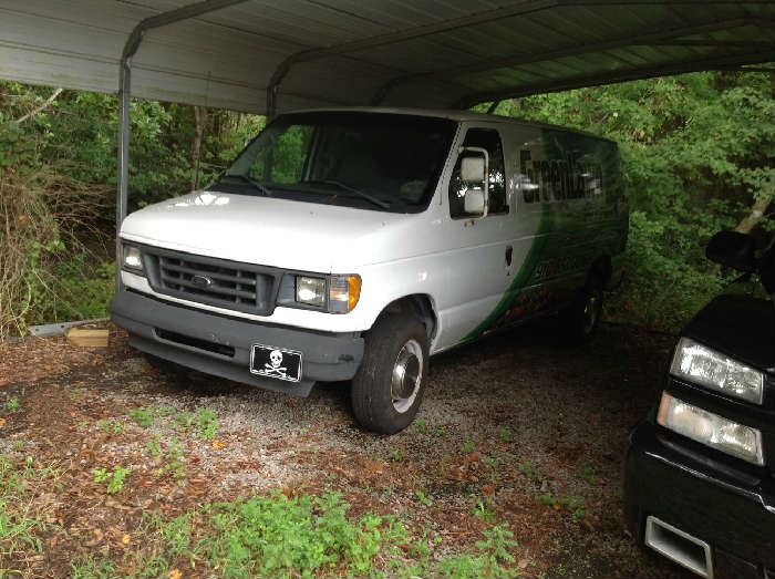 2003 Ford Van 278,000 miles - starts right up - commercial sprayer and other landscaping tools included in back $ 7,000.00