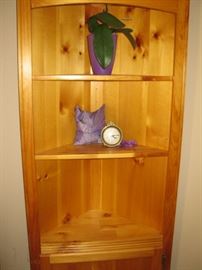 Corner cabinet