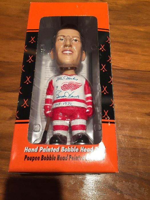 Geordie Howe Mr. Hockey #9 Bobble Head with Signature **BUY IT NOW PAYPAL** $30.00           LOT#372