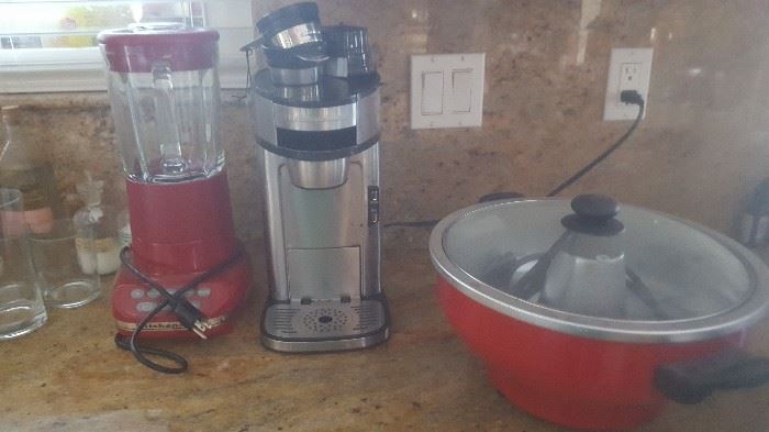 Cuisinart Blender in RED, fancy coffee/espresso maker, electric shabu shabu pot