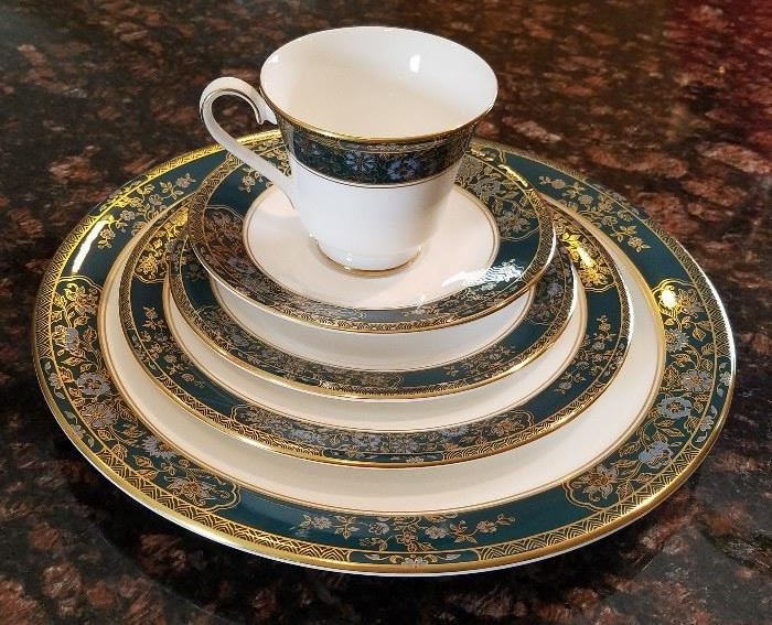 Doulton Carlyle China complete 12 place setting plus additional pieces - Total of 118 pieces

