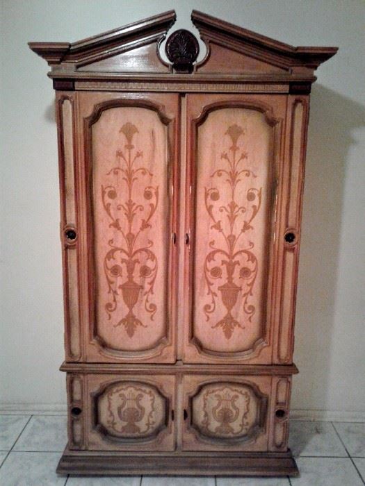 Beautiful solid oak Country French chest- of- drawers with gorgeous stencil designs.