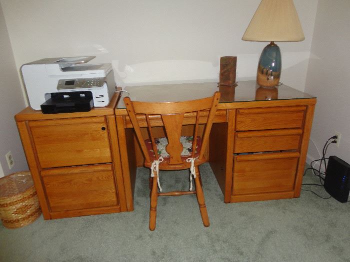 Solid wood contemporary desk with chair