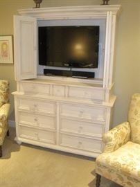 Ethan Allen Armoire. Samsung TV and Insignia soundbar is for sale.
