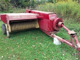 New Holland 275 Hay Bayler 