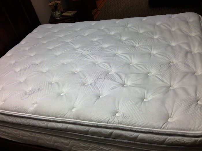Lovely pillow top mattress on this queen size bed