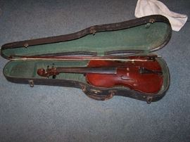 OLD VIOLIN