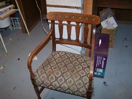 VINTAGE ARMCHAIR