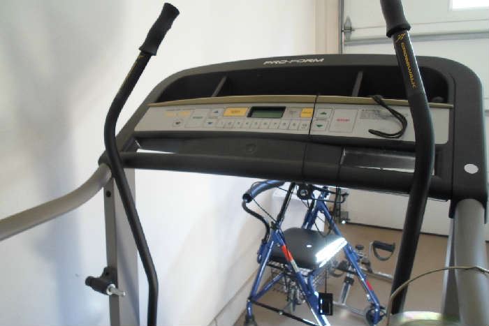 treadmill/clothes hanger