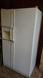 General Electric Side by Side Refrigerator Freezer