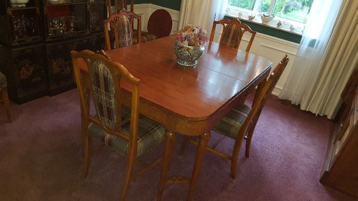 Amazing Dining Table w 6 Chairs