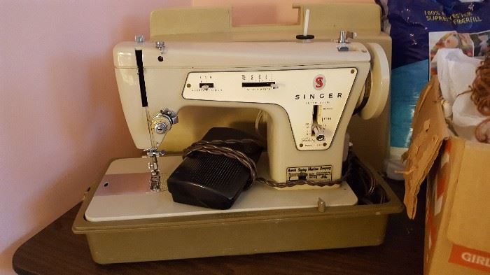 Singer 237 Sewing Machine