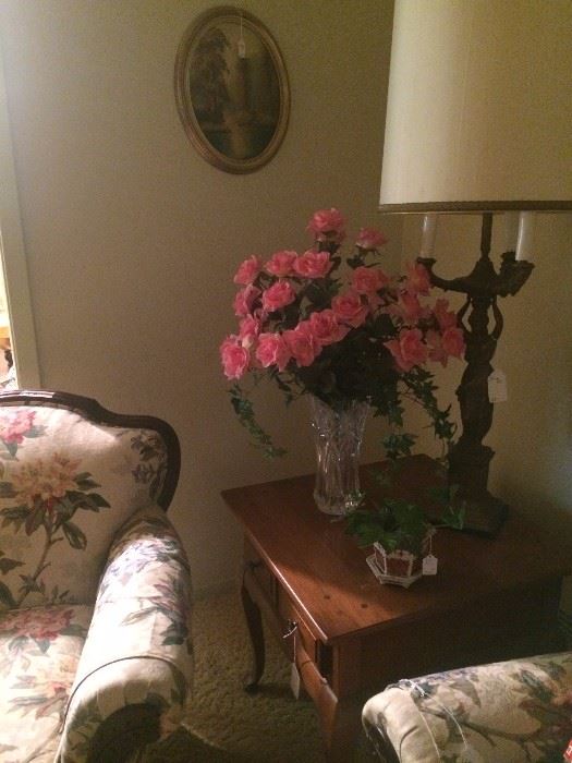 End table; floral arrangement; vintage lamp