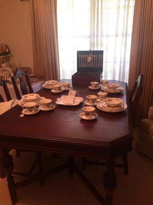 Antique dining table & chairs; Wedgwood "Potpourri" china
