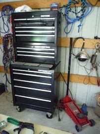 CRAFTSMAN ROLL-AROUND TOOL BOX