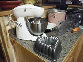 STAND MIXER