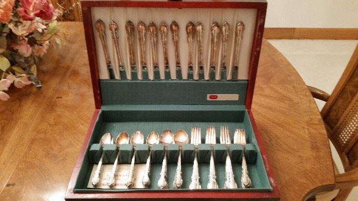 1847 Rogers Brothers "Reflection" Silver plated boxed silverware - 12 place setting