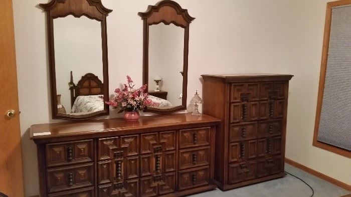 4 Piece Bedroom set - queen bed, night stand, dresser w/mirrors and chest of drawers