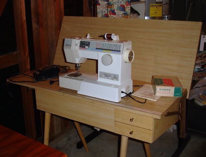 Singer Sewing machine in case 