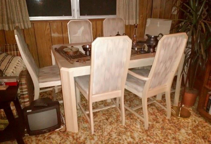 Dining Table & 6 Chairs