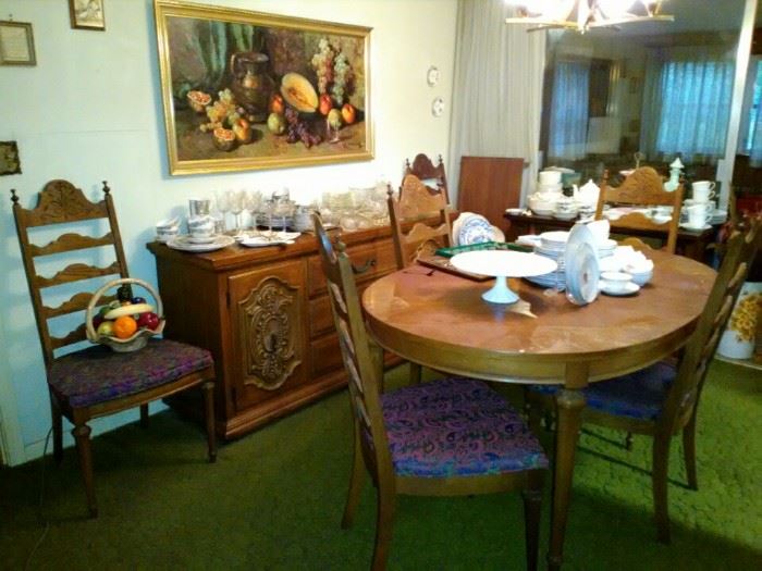 Broyhill Table, 6 Chairs, Buffet