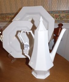 Ironstone coffee pot, dinner plate & platter