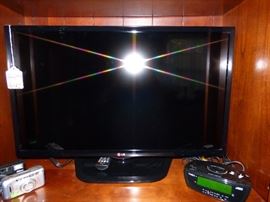 LG 32" flat screen TV