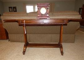 Mahogany vintage drop-side table