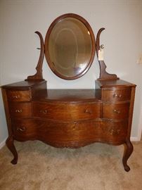 Serpentine antique oak dressing table in immaculate condition