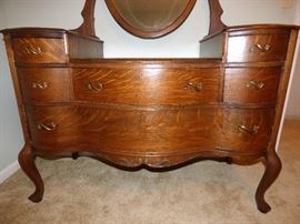 Look at those drawer pulls !!