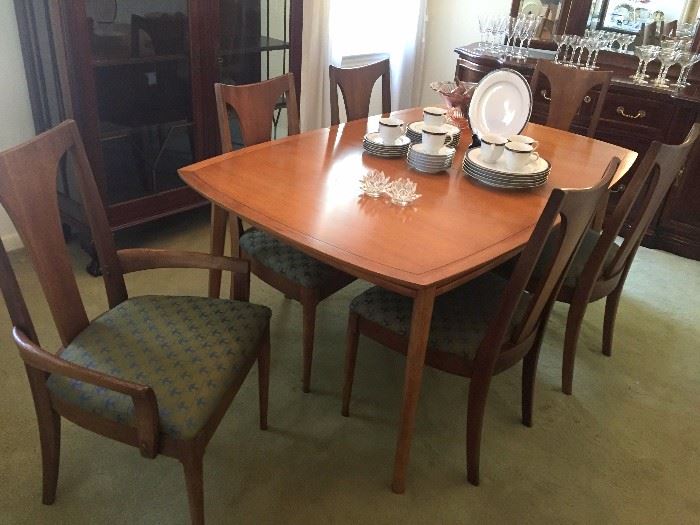Drexel mid-century Table w/ 1 leaf. 6 Chairs by Lenoir House Furniture. All in very good condition!