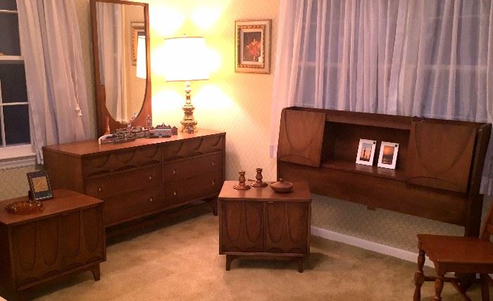 Broyhill 'Brasilia' mid-century Bedroom Set - 6 pieces - Wonderful Condition! 