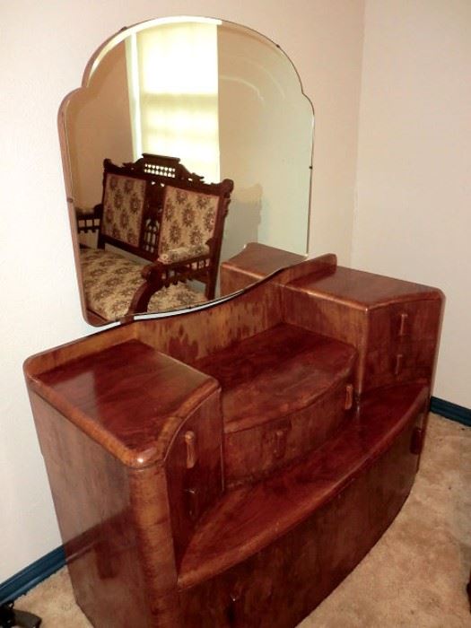 Antique deco dressing table with mirror