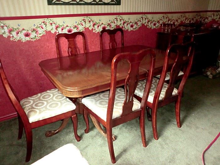 Queen Anne Dining table and chairs set
