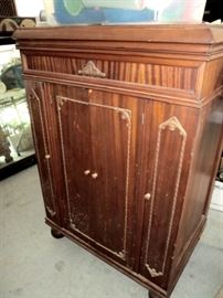 Antique phonograph cabinet (no phonograph)