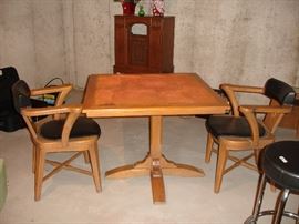 Extensole table w/2 chairs