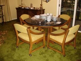 Extensole game table w/ chairs