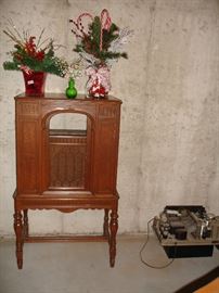 Radio w/works on the floor