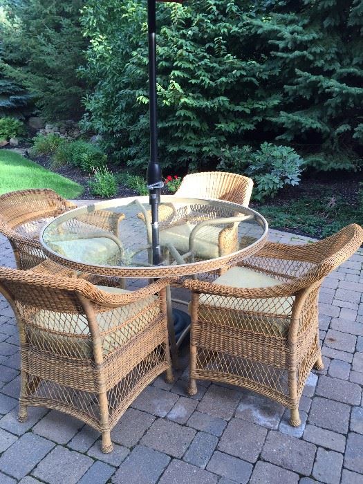 Brown Jordon Patio Table and Chairs