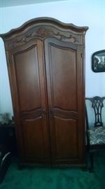 Armoire $125