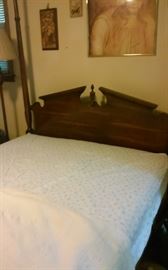 Gorgeous pencil post full bed in perfect condition