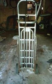 Heavy duty hand truck