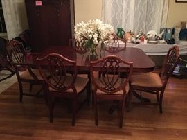Duncan Phyfe style dining table and chairs, circa 1950
