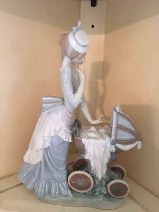Large Lladro figurine in great condition.