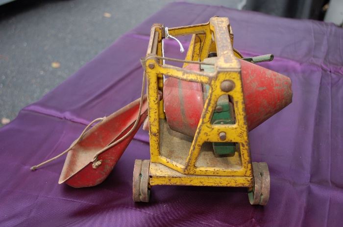 VINTAGE BUDDY L CEMENT/CONCRETE MIXER