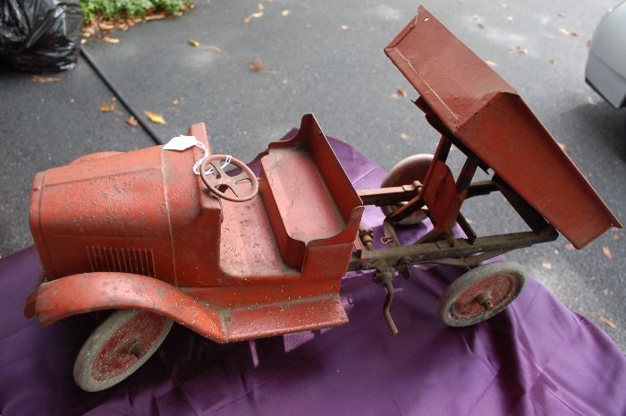 ANTIQUE 1920'S BUDDY L DUMP TRUCK