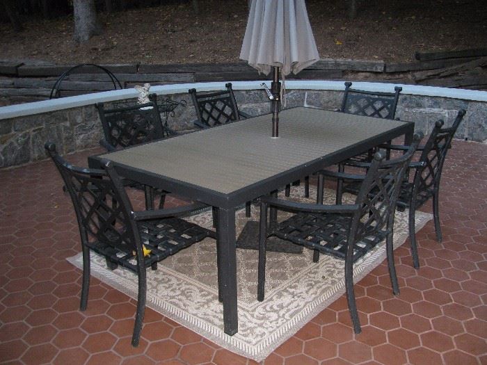New outdoor table with6 chairs and umbrella