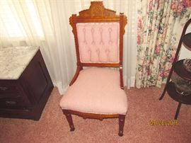 ANTIQUE CHAIR
